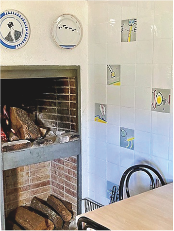 Plats i rajoles per la cuina del Pago